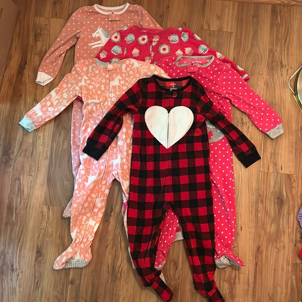Lot five pairs girls 3T fleece footie pajamas